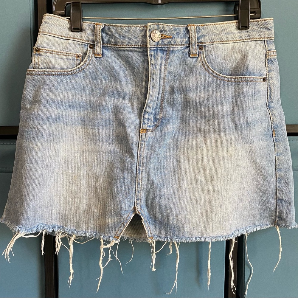 BDG womens denim raw hem skirt light wash size M